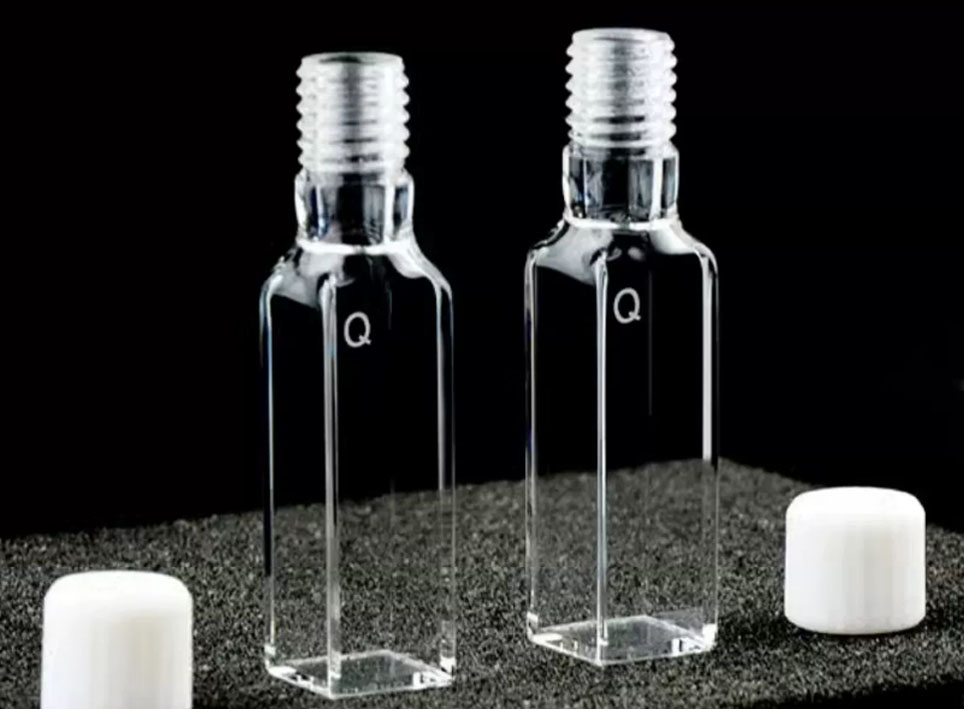 Quartz glass Spectrophotometer and Fluorescence cuvette with screw cap - Image 3